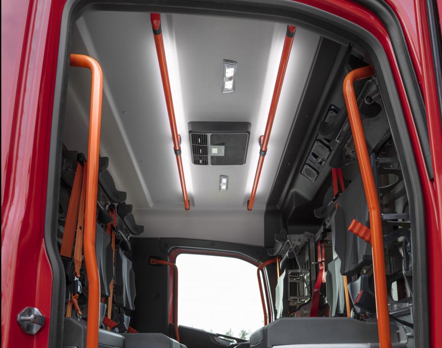 Интерьер Volvo FMX 4x4 Rigid Crew Cab 2020 года  (фото 5 из 8)